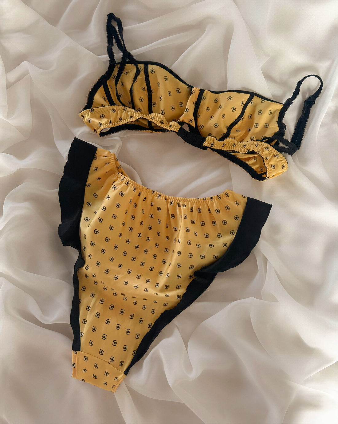 Yellow Polkadot Set 75B/70C/80A