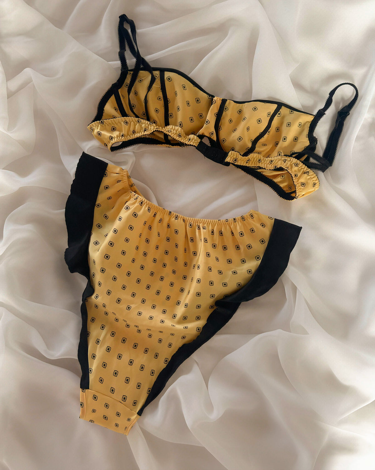 Yellow Polkadot Set 75B/70C/80A